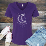 Moonlight Winter Wreath V-Neck's Image
